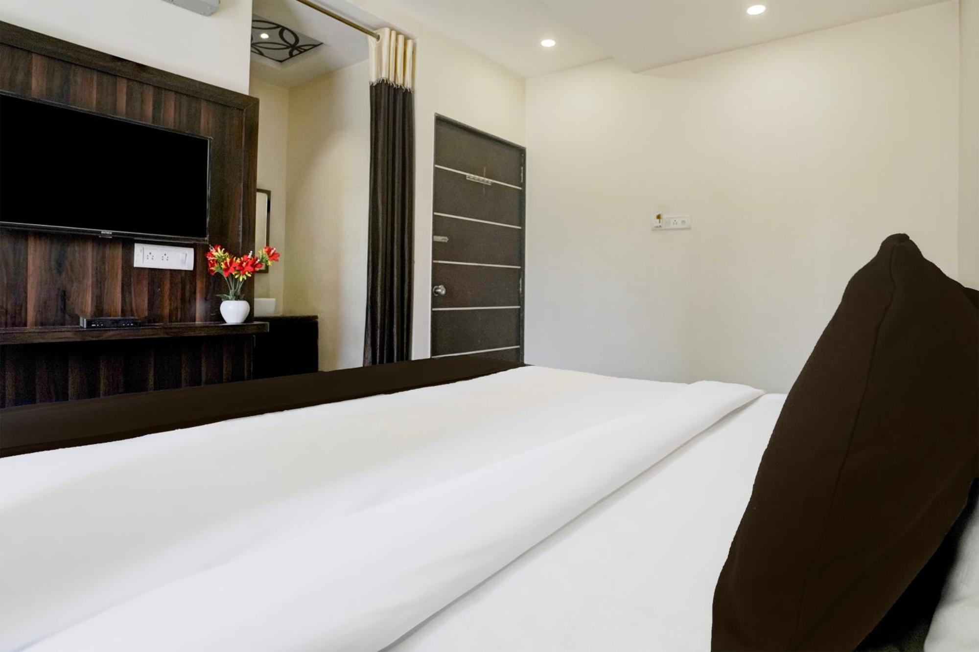 โอโย 16510 คีตาญชลี รีเจนซี Hotel เชอร์ดี ภายนอก รูปภาพ