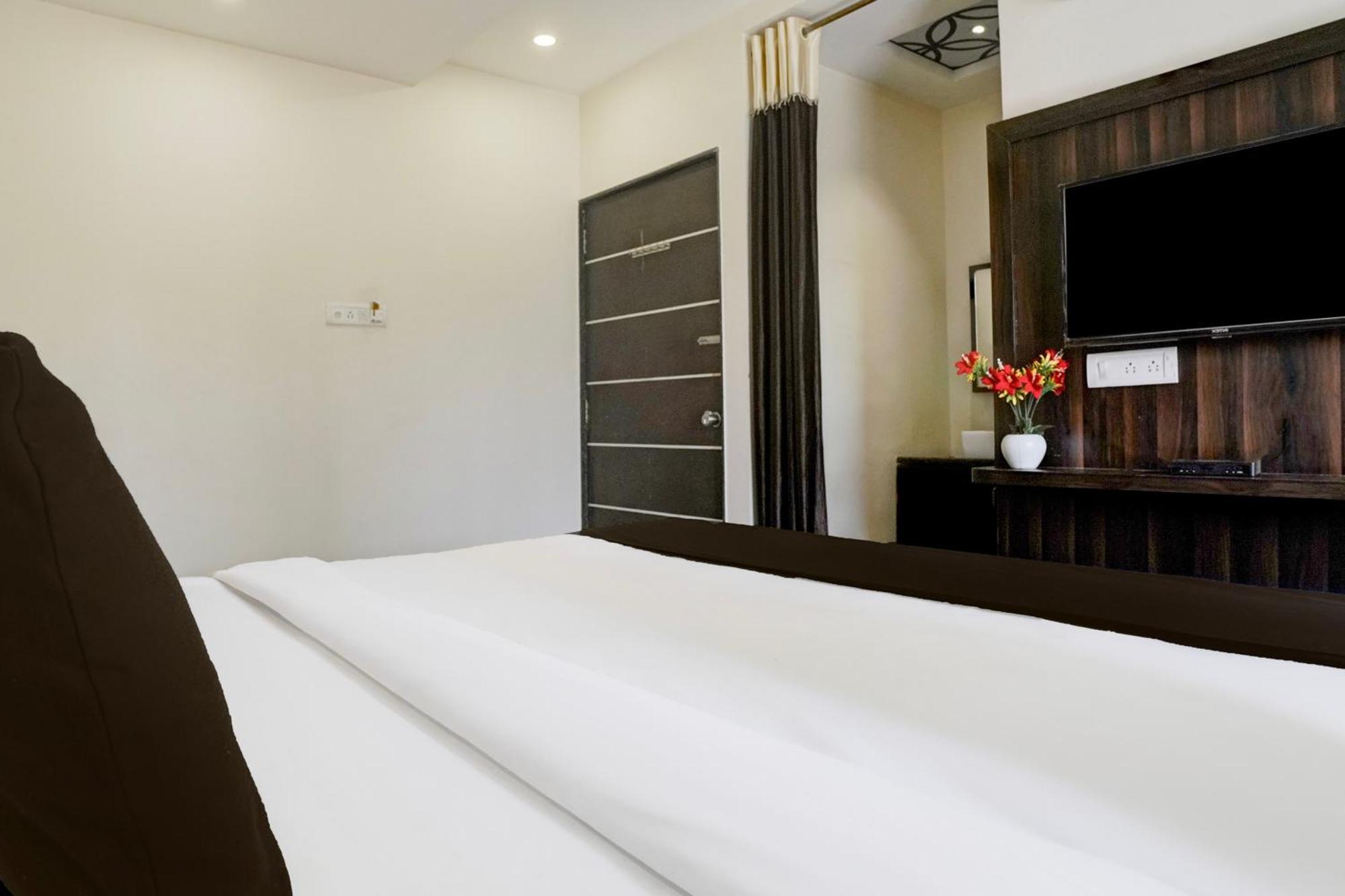 โอโย 16510 คีตาญชลี รีเจนซี Hotel เชอร์ดี ภายนอก รูปภาพ